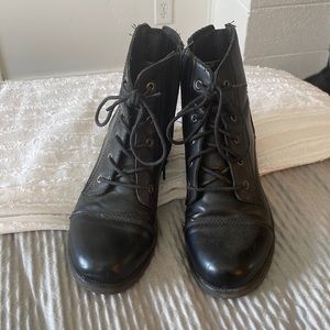 Combat boots